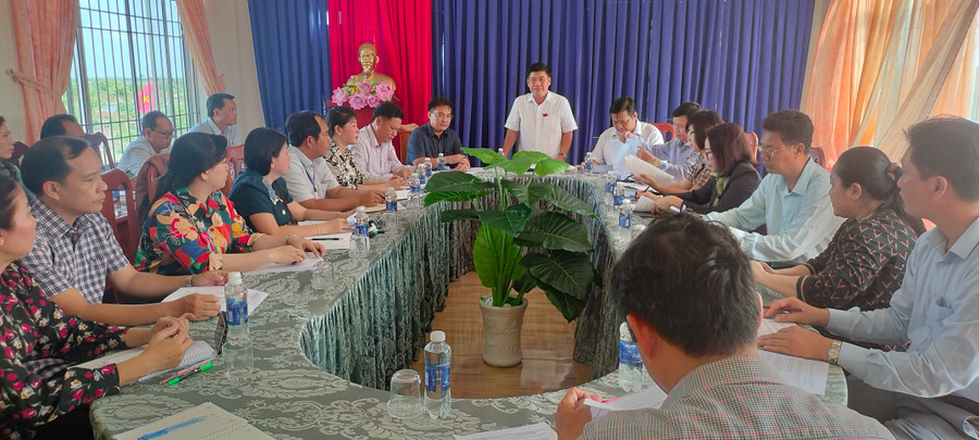 Ban Văn hoá xã hội, HĐND tỉnh Cà Mau làm việc tại huyện Năm Căn về tình hình thực hiện Thông tư 19 và 20. Ảnh: TG