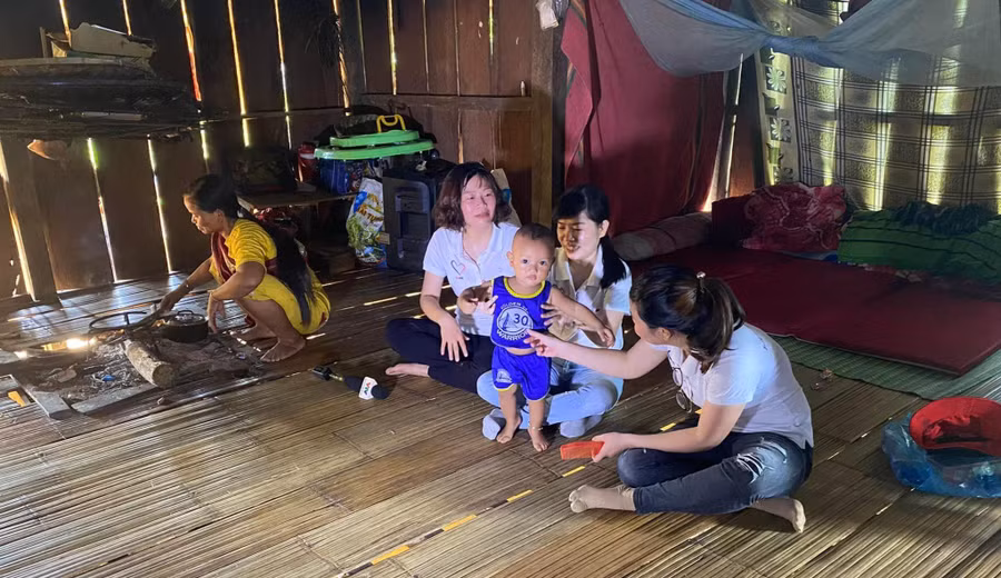 CLB Bạn thương nhau khảo sát để triển khai dự án Đi học trên núi. Ảnh: TG CLB Bạn thương nhau khảo sát để triển khai dự án Đi học trên núi. Ảnh: TG