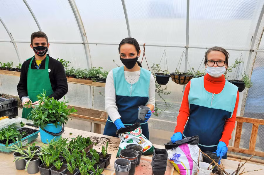 Học sinh Trường Trung cấp Nông nghiệp Anapa. Học sinh Trường Trung cấp Nông nghiệp Anapa.