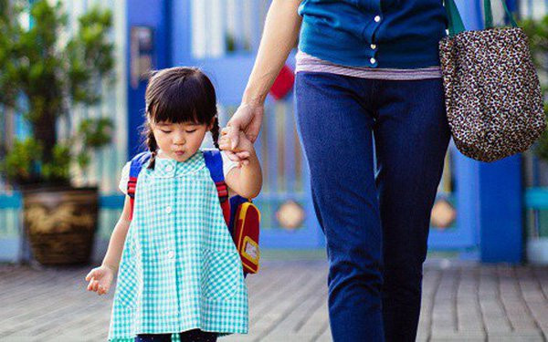 Cha mẹ cần thường xuyên hỏi han về những điều khiến trẻ cảm thấy không thích trường học. Ảnh minh họa. Cha mẹ cần thường xuyên hỏi han về những điều khiến trẻ cảm thấy không thích trường học. Ảnh minh họa.