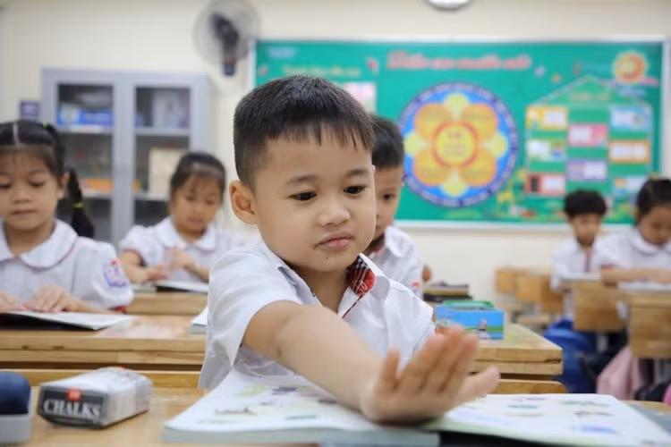 Cha mẹ không nên sử dụng bạo lực để dạy con. Ảnh minh họa: Thế Đại.