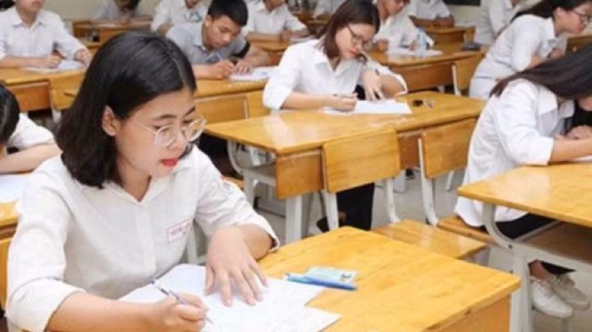 Thí sinh làm bài thi tốt nghiệp tại Hà Nội. Ảnh minh họa: Hồ Lài