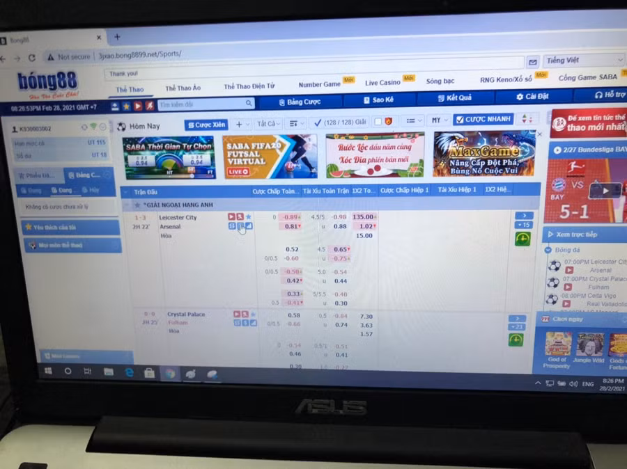 Các đối tượng tổ chức cá độ qua trang “bóng 88”.