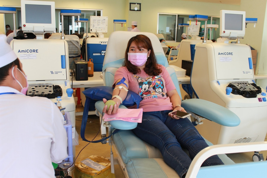 Các cô giáo mầm non tuy công việc vất vả nhưng không ngại hiến máu.