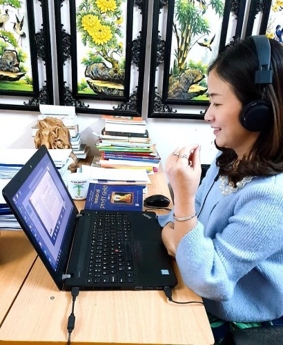 Giảng viên Trường ĐH Hùng Vương đang dạy học trực tuyến. Giảng viên Trường ĐH Hùng Vương đang dạy học trực tuyến.