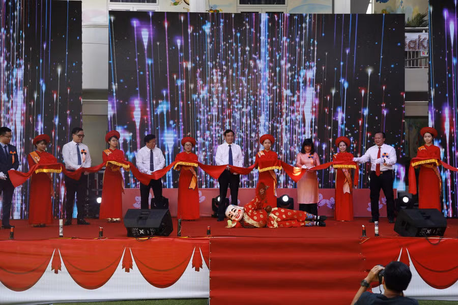 Cắt bang khánh thành trường Trường mầm non Hoa Anh Đào, Trường Tiểu học, THCS, THPT Olympia