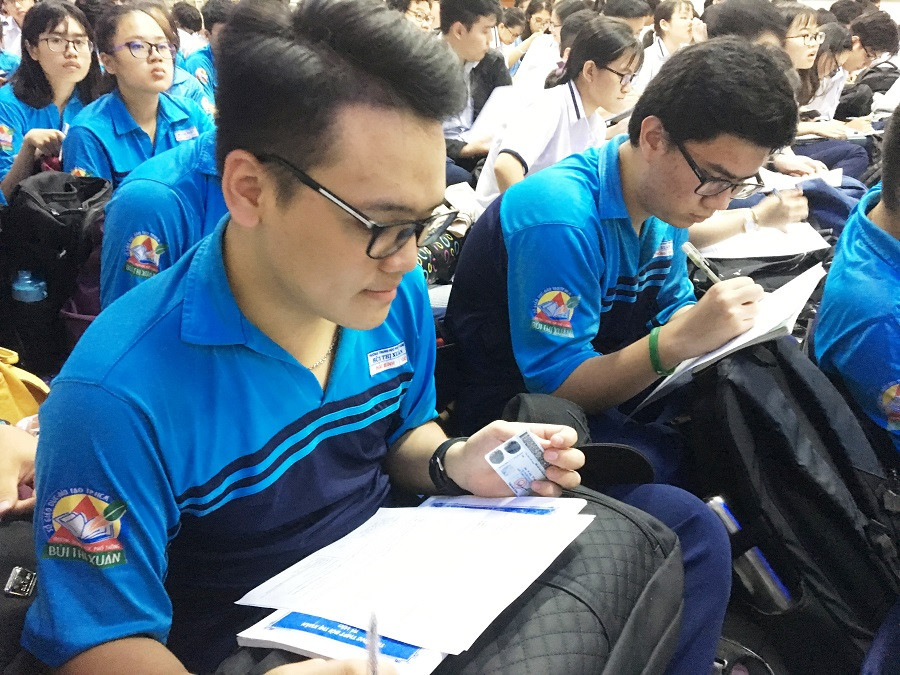 Học sinh được hướng dẫn kĩ về điền các thông tin trong hồ sơ dự thi