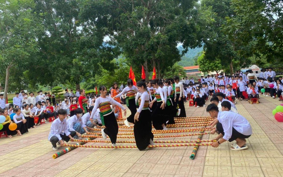 Một hoạt động ngoài giờ lên lớp của Trường THCS&amp;THPT Bá Thước. Ảnh: NTCC