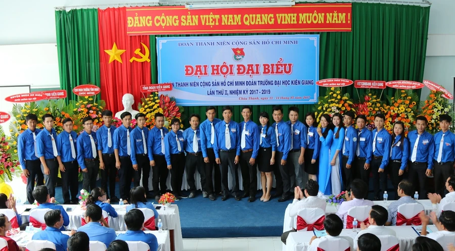 BCH Đoàn Trường ĐH Kiên Giang nhiệm kỳ 2017 - 2019 ra mắt Đại hội