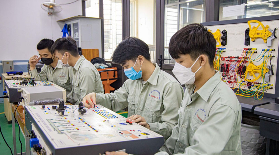 Giờ thực hành của sinh viên Trường ĐH Công nghiệp Hà Nội. Ảnh: Website nhà trường Giờ thực hành của sinh viên Trường ĐH Công nghiệp Hà Nội. Ảnh: Website nhà trường