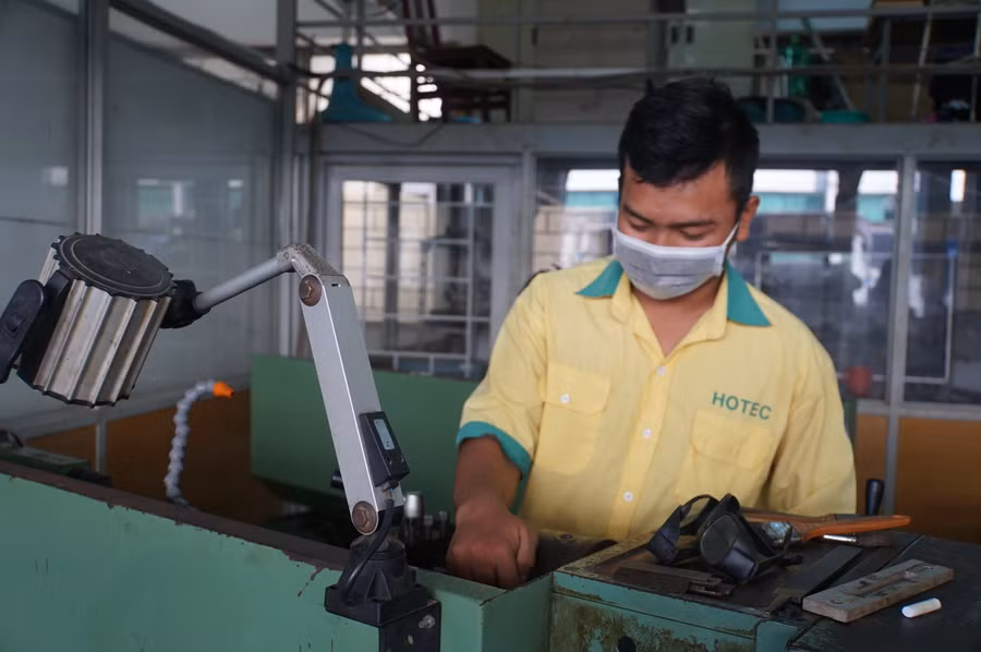 Học viên cao đẳng nghề trong giờ thực hành tại Trung tâm Giáo dục nghề nghiệp - Giáo dục thường xuyên Nhà Bè, TPHCM. Ảnh: Mạnh Tùng