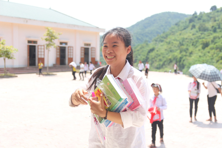 Học 5 ngày/tuần giúp HS bán trú có thời gian về thăm gia đình. Ảnh: TG Học 5 ngày/tuần giúp HS bán trú có thời gian về thăm gia đình. Ảnh: TG