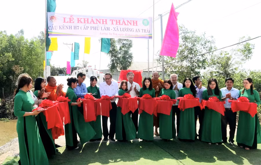 An Giang khánh thành cầu Nhịp cầu Dân vận với kinh phí hơn nửa tỷ đồng.