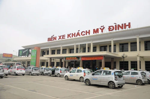 Bến xe Mỹ Đình, nơi xảy ra việc tranh giành khách trước cổng