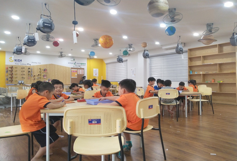 Phòng học STEM hiện đại tại Trường Tiểu học Đô thị Sài Đồng (Long Biên, Hà Nội). Ảnh: NTCC Phòng học STEM hiện đại tại Trường Tiểu học Đô thị Sài Đồng (Long Biên, Hà Nội). Ảnh: NTCC
