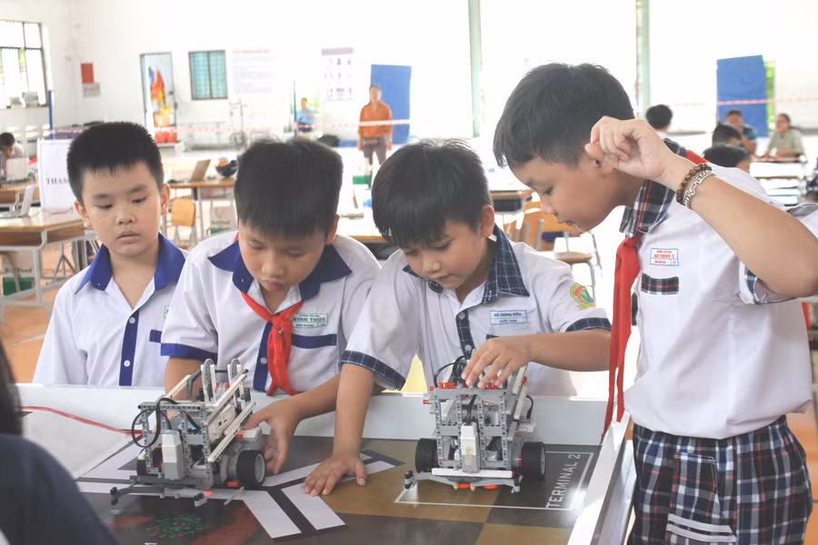 Học sinh tiểu học TP Cần Thơ giao lưu STEM và Robotics. Ảnh: Q. Ngữ