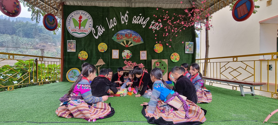 Học sinh Trường Tiểu học số 1 xã Sín Chéng (huyện Si Ma Cai, Lào Cai) tham gia hoạt động giáo dục STEM. Ảnh NVCC. Học sinh Trường Tiểu học số 1 xã Sín Chéng (huyện Si Ma Cai, Lào Cai) tham gia hoạt động giáo dục STEM. Ảnh NVCC.