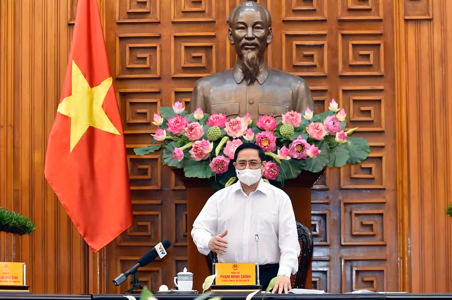 Thủ tướng Chính phủ Phạm Minh Chính phát biểu kết luận cuộc họp của Thường trực Chính phủ về phòng chống COVID-19, chiều 24/5. Ảnh: VGP/Nhật Bắc