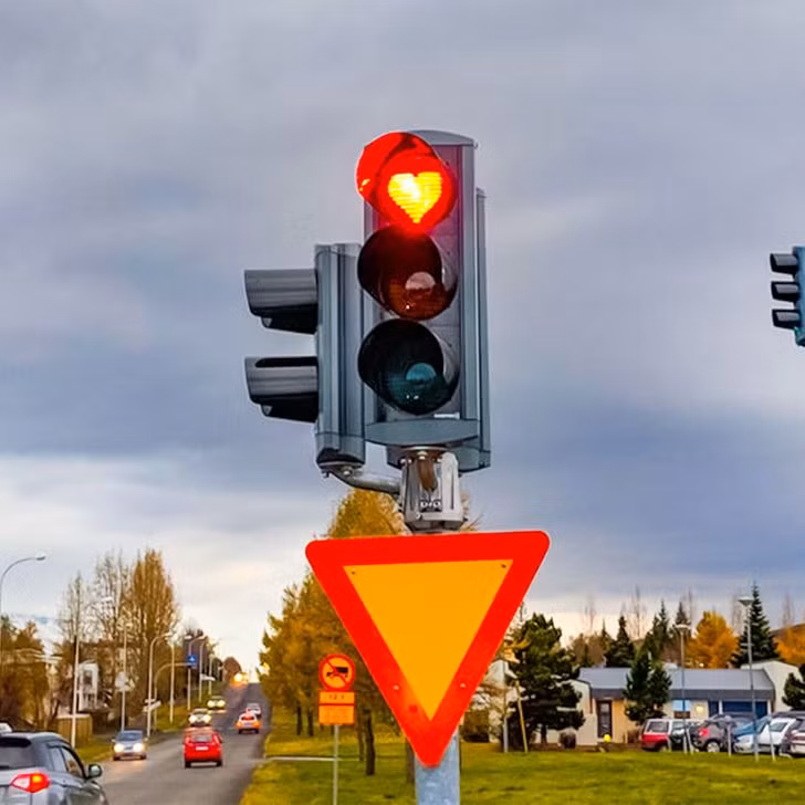 10 điều kỳ lạ chỉ có ở Iceland ảnh 2