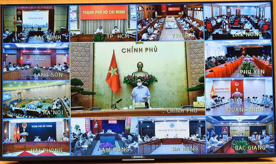 Phiên họp được tổ chức trực tuyến tới UBND tất cả các tỉnh, thành phố trực thuộc Trung ương và các quận, huyện, thị xã có khu công nghiệp, khu chế xuất, khu kinh tế. Ảnh VGP/ Nhật Bắc