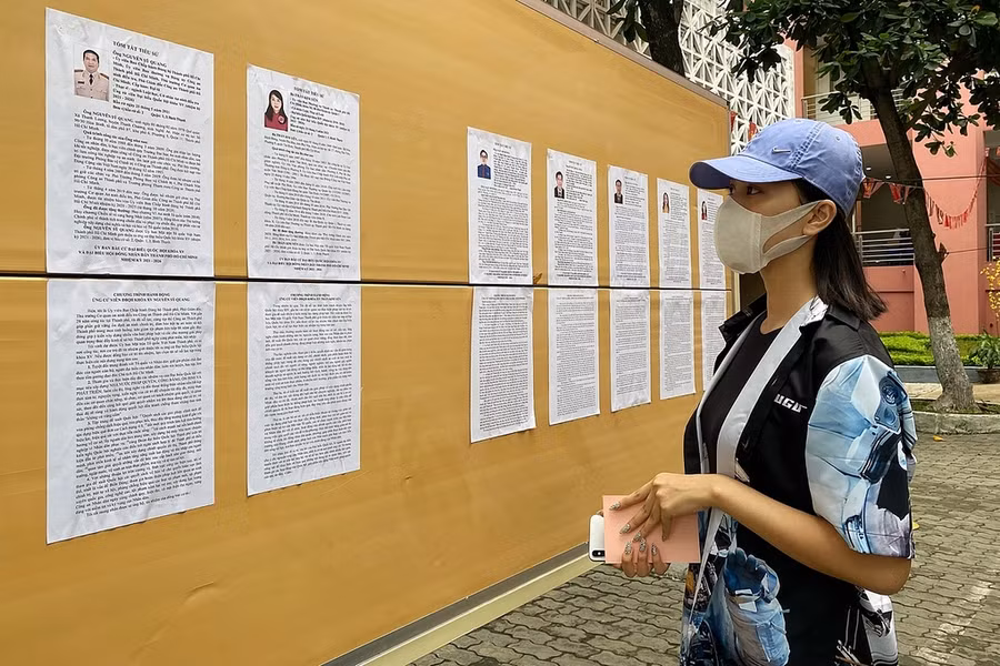 Hoa hậu Tiểu Vy lần đầu tiên tham gia bỏ phiếu bầu cử.