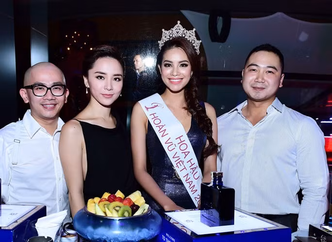 hoa hau pham huong dien vay ngan goi cam hinh 6