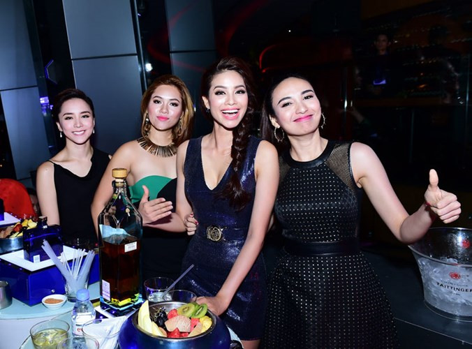 hoa hau pham huong dien vay ngan goi cam hinh 10