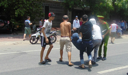 Chặn xe chạy quá tốc độ, một CSGT bị tông nguy kịch - Ảnh 2