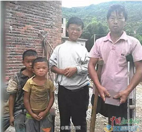 Cậu bé 8 tuổi Cau be 8 tuoi
