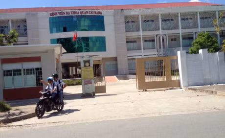 Dien bien moi vu nhan vien y te tu cat chan giau vao tu - Anh 3