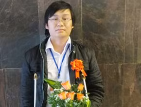 Tài năng khoa học trẻ trên đôi nạng gỗ 