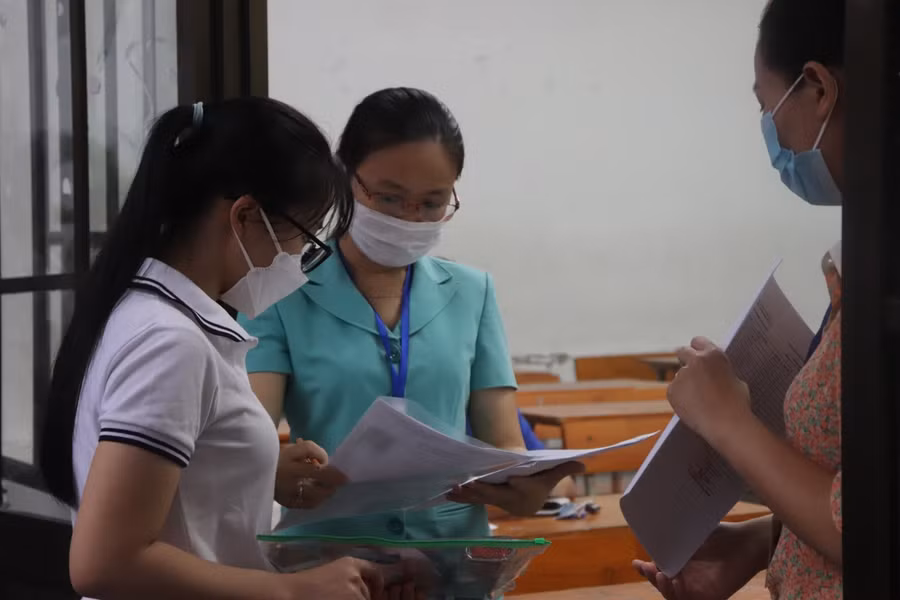 Đối chiếu thông tin dự thi của thí sinh