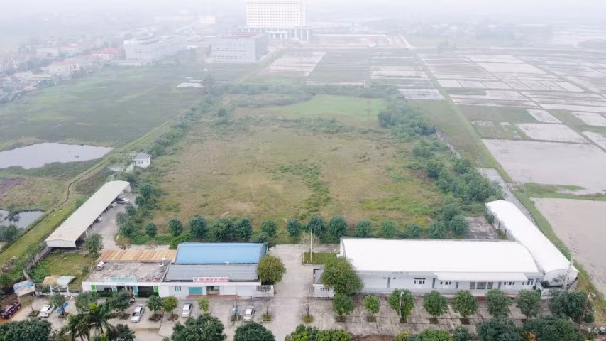 Sau gần 10 năm khởi công, Bệnh viện Đa khoa Ngọc Linh vẫn chưa thể hoàn thành.