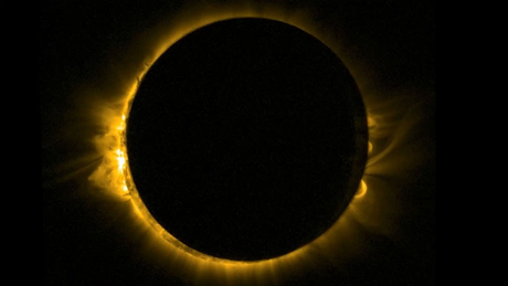 Trong khi người dân châu Âu chiêm ngưỡng nhật thực toàn phần dưới mặt đất, 