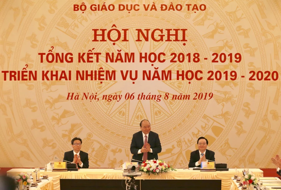 Quang cảnh đầu cầu Hà Nội. Ảnh: Phú Xuân