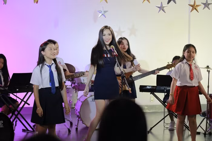 Hình ảnh trong MV Mỗi ngày học mỗi ngày vui