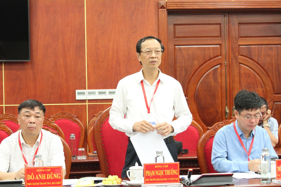 Thứ trưởng Phạm Ngọc Thưởng trao đổi tại buổi làm việc. Thứ trưởng Phạm Ngọc Thưởng trao đổi tại buổi làm việc.