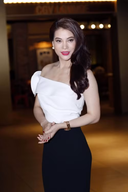 Tôi thấy ngại khi được gọi là Angelina Jolie của Việt Nam! - Ảnh 1