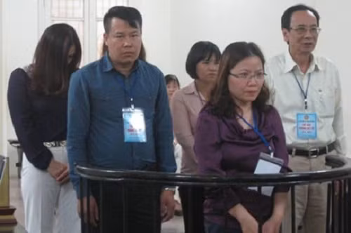 6 bị cáo tại phiên xử. Ảnh: Vân Thanh.