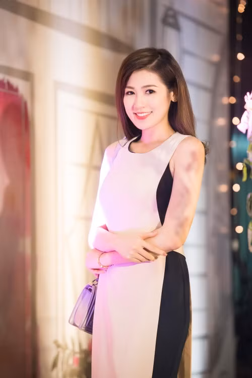Nhan sắc Ngọc Hân và Tú Anh, kẻ tám lạng người nửa cân - Ảnh 2 Nhan sắc Ngọc Hân và Tú Anh, kẻ tám lạng người nửa cân - Ảnh 2