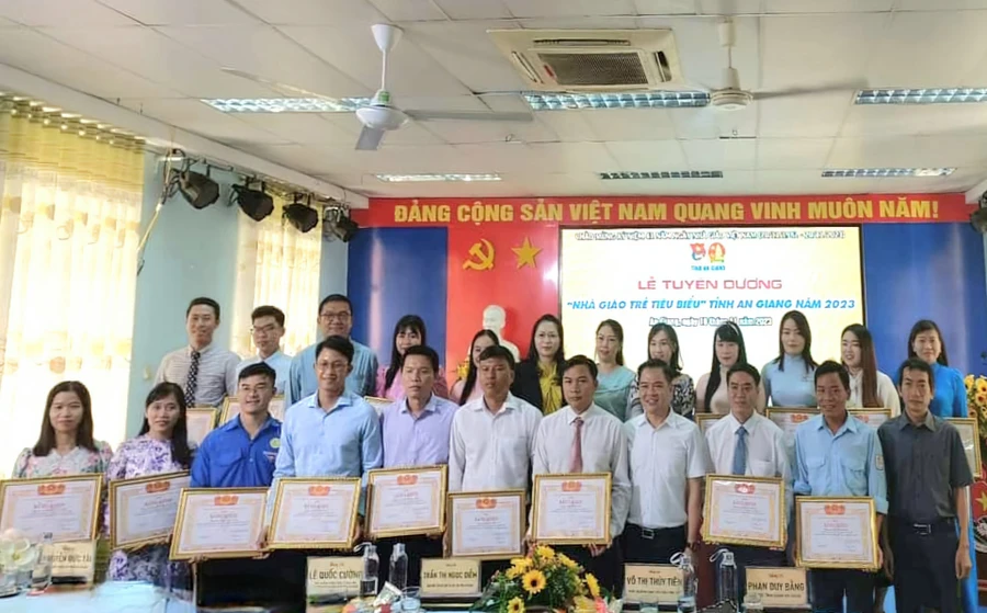 An Giang vinh danh và tuyên dương 19 "Nhà giáo trẻ tiêu biểu" năm 2023.