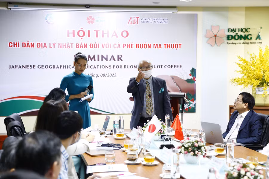 Các đại biểu chia sẻ kinh nghiệm trong xây dựng chỉ dẫn địa lý và phát triển thương hiệu hàng nông sản Việt Nam tại các thị trường trọng điểm trên thế giới.