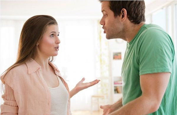 Vì bất cứ lý do gì vợ chồng xưng hô mày tao là không nên. Ảnh minh họa
