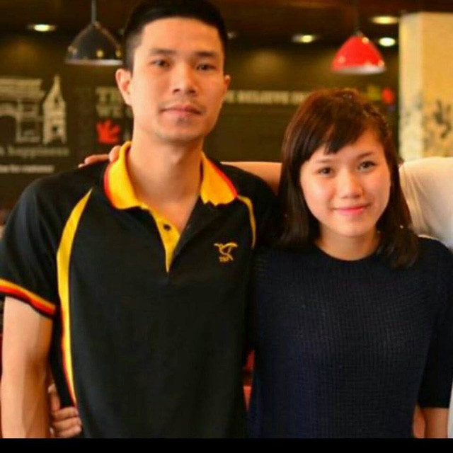 Lộ diện anh trai nữ “ca sĩ bí ẩn” nhất showbiz Việt ảnh 11 Thùy Chi thường xuyên xuất hiện để ủng hộ anh trai trong các giải đấu. Hải Ninh rất yêu mến và tự hào về cô em. Anh thường nhận xét về em gái một cách hóm hỉnh: Nhà có 2 anh em, mà sao em nó lại hát hay hơn mình hoặc: Em gái mình nhút nhát lắm!.