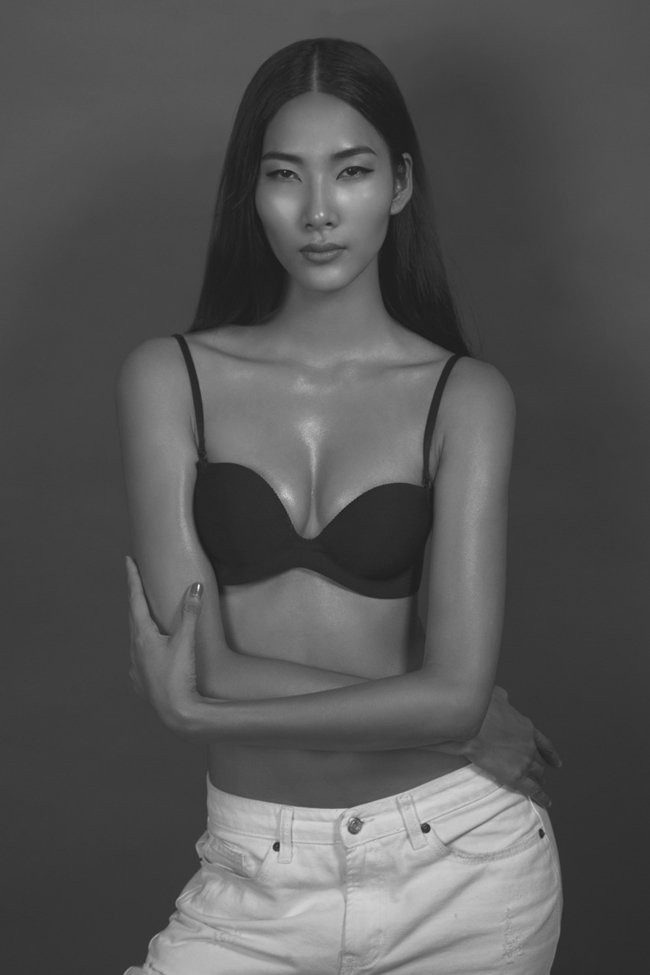 8 chân dài có vóc dáng 8 chan dai co voc dang