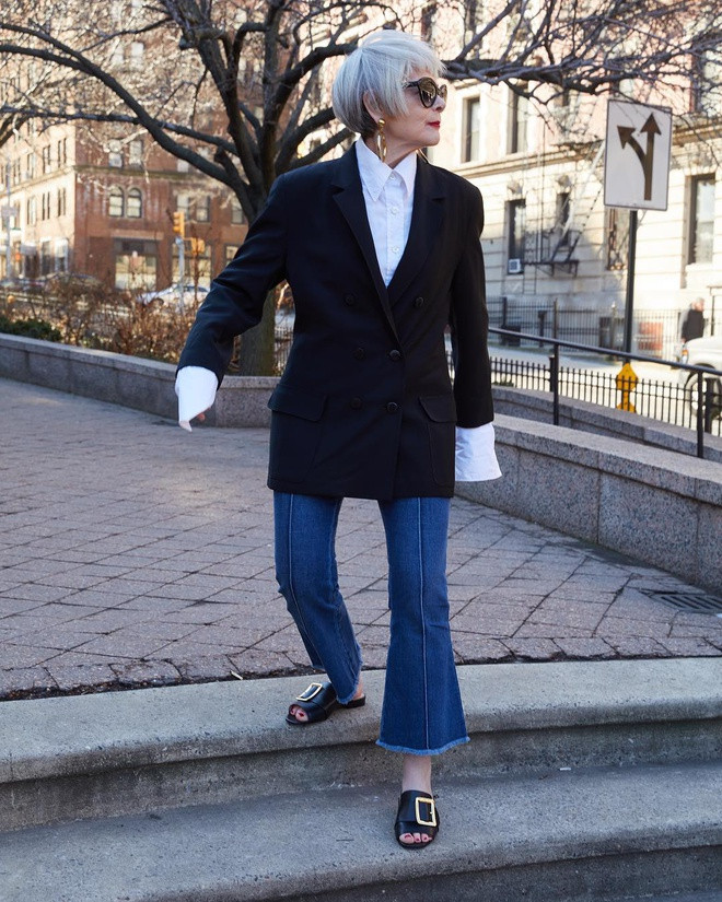 Nu giao su 65 tuoi mac chat nhu gioi tre, bi nham la nguoi noi tieng hinh anh 5 