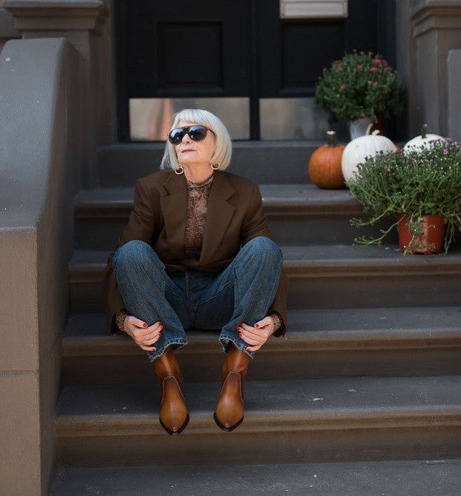 Nu giao su 65 tuoi mac chat nhu gioi tre, bi nham la nguoi noi tieng hinh anh 2 