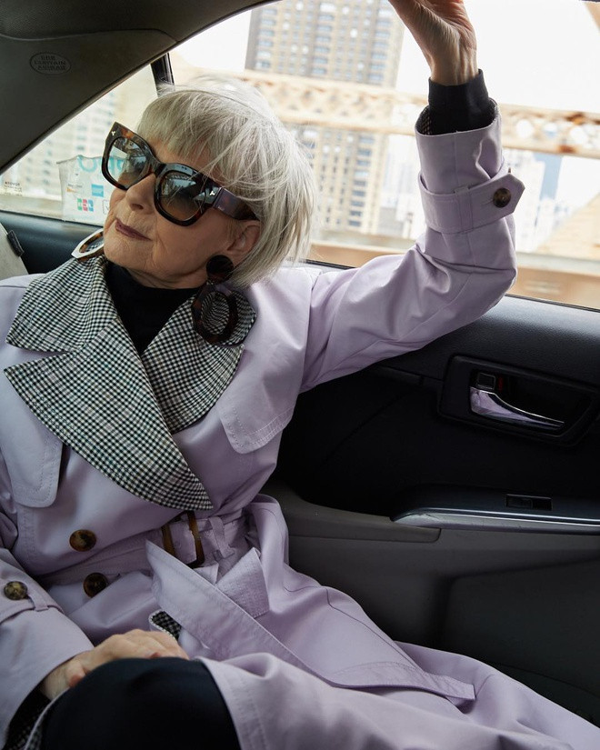 Nu giao su 65 tuoi mac chat nhu gioi tre, bi nham la nguoi noi tieng hinh anh 9 