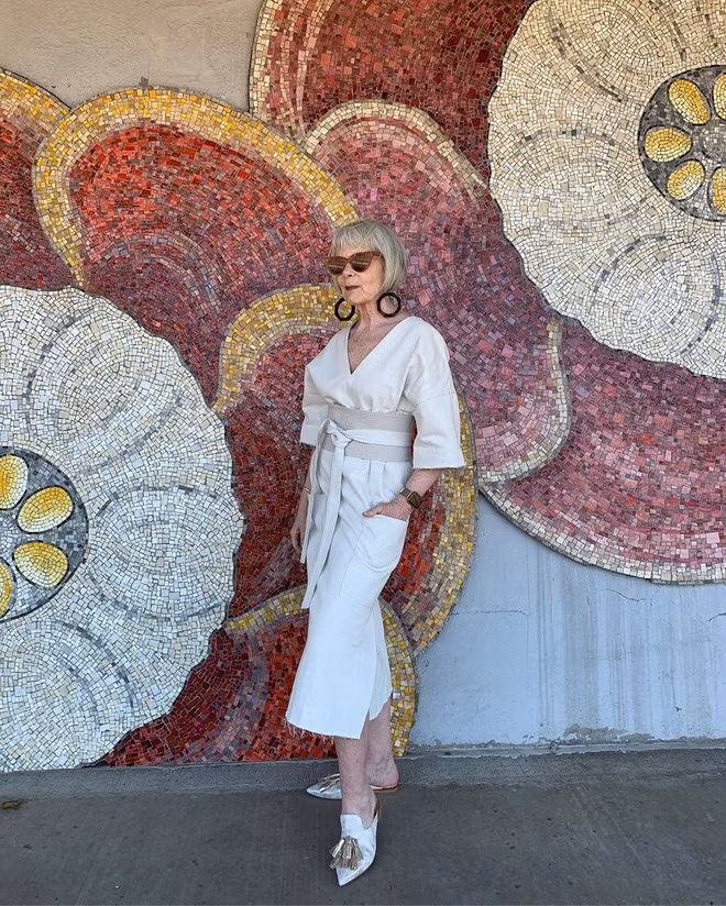 Nu giao su 65 tuoi mac chat nhu gioi tre, bi nham la nguoi noi tieng hinh anh 10 