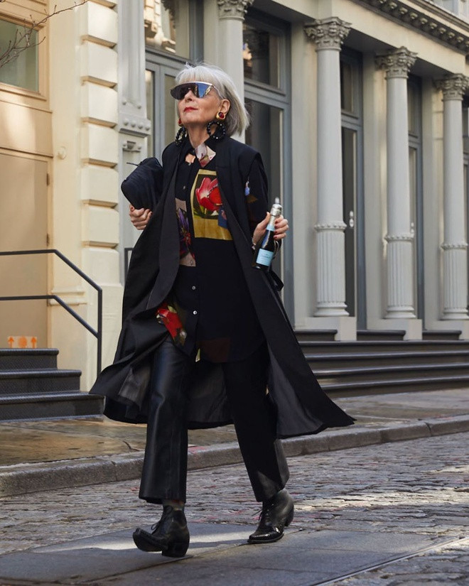 Nu giao su 65 tuoi mac chat nhu gioi tre, bi nham la nguoi noi tieng hinh anh 7 